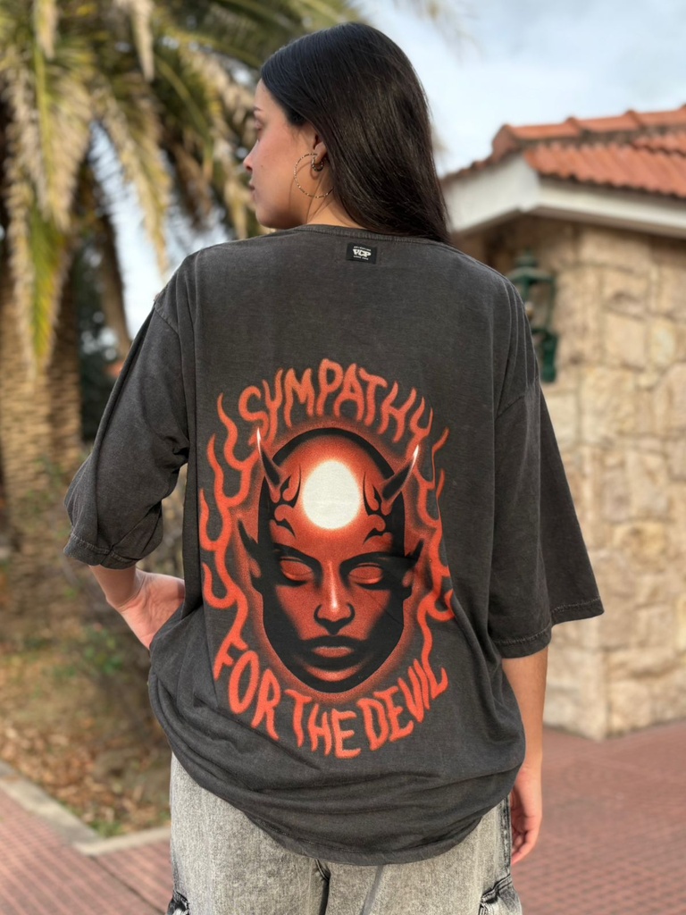 Remera Over Devil